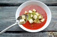 Фото приготовления рецепта: Холодный овощной суп-смузи с брынзой - шаг №11