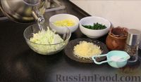 Фото приготовления рецепта: Пирог с капустой, яйцами, зеленью и сыром - шаг №2