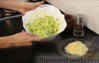 Фото приготовления рецепта: Пирог с капустой, яйцами, зеленью и сыром - шаг №3