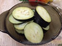 Фото приготовления рецепта: Салат из сладкого перца с баклажанами - шаг №4