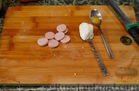 Фото приготовления рецепта: Окрошка на квасе, с сосисками - шаг №7