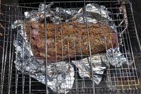 Фото приготовления рецепта: Свиные рёбра в маринаде с французской горчицей  (в фольге, на мангале) - шаг №8