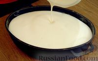 Фото приготовления рецепта: Десерт молдавской кухни "Бабка нягрэ" - шаг №7