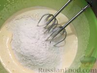 Фото приготовления рецепта: Смородиновые маффины на кокосовом молоке, из рисовой муки - шаг №5