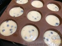 Фото приготовления рецепта: Смородиновые маффины на кокосовом молоке, из рисовой муки - шаг №11