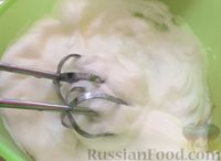Фото приготовления рецепта: Смородиновые маффины на кокосовом молоке, из рисовой муки - шаг №7
