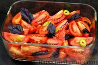 Фото приготовления рецепта: Пикантные маринованные помидоры с перцем, чесноком и базиликом - шаг №3