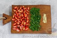 Фото приготовления рецепта: Салат с жареными кабачками и помидорами - шаг №6