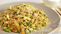 Фото к рецепту: Рис по-тайски, с курицей, овощами и жареным яйцом