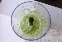 Фото приготовления рецепта: Овощной смузи из сладкого перца, огурца и зелени - шаг №4