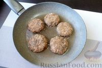 Фото приготовления рецепта: Зуцы (белорусские котлеты из лесных грибов) - шаг №12