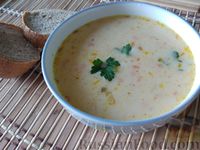 Фото к рецепту: Молочный суп с запечённым сладким перцем и плавленым сыром