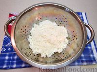 Фото приготовления рецепта: Омлет с рисом, несладким йогуртом и зелёным луком - шаг №3