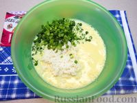 Фото приготовления рецепта: Омлет с рисом, несладким йогуртом и зелёным луком - шаг №7