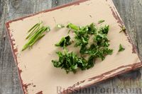 Фото приготовления рецепта: Рубленые куриные котлеты с помидорами и зеленью - шаг №7
