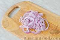 Фото приготовления рецепта: Тёплый салат с цветной капустой, шпинатом, изюмом и орехами - шаг №5
