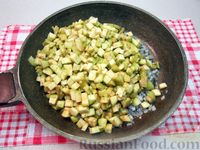 Фото приготовления рецепта: Крем-суп из баклажанов и помидоров с плавленым сыром - шаг №10