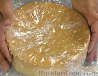 Фото приготовления рецепта: Медовый торт-мусс с малиной - шаг №10