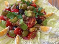 Фото к рецепту: Салат с оливками и маслинами