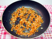 Фото приготовления рецепта: Щи из свежей капусты с помидорами - шаг №8