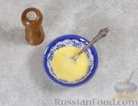 Фото приготовления рецепта: Салат с курицей, огурцами и яичными блинчиками - шаг №3