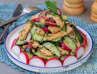 Фото к рецепту: Салат с курицей, огурцами и редисом