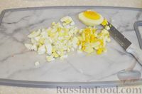 Фото приготовления рецепта: Крабовый салат с пекинской капустой - шаг №4