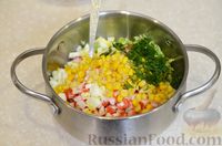 Фото приготовления рецепта: Крабовый салат с пекинской капустой - шаг №5