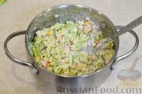 Фото приготовления рецепта: Крабовый салат с пекинской капустой - шаг №8