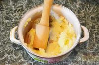 Фото приготовления рецепта: Картофельные оладьи с сыром - шаг №2