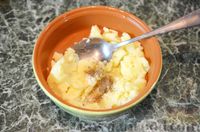 Фото приготовления рецепта: Картофельные оладьи с сыром - шаг №3