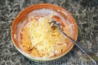 Фото приготовления рецепта: Картофельные оладьи с сыром - шаг №6