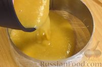 Фото приготовления рецепта: Йогуртовый муссовый торт с персиками (без выпечки) - шаг №5