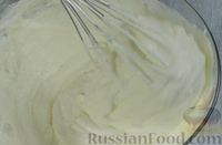 Фото приготовления рецепта: Йогуртовый муссовый торт с персиками (без выпечки) - шаг №13