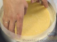 Фото приготовления рецепта: Йогуртовый муссовый торт с персиками (без выпечки) - шаг №18
