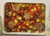 Фото приготовления рецепта: Овощи, запечённые в томатном соусе - шаг №11