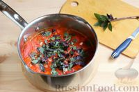 Фото приготовления рецепта: Томатный суп-пюре с базиликом и чесноком - шаг №7