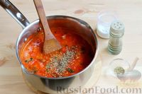 Фото приготовления рецепта: Томатный суп-пюре с базиликом и чесноком - шаг №8