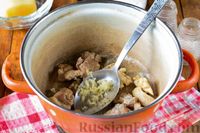 Фото приготовления рецепта: Гречневый суп с курицей и баклажанами - шаг №4