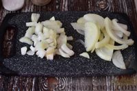 Фото приготовления рецепта: Салат с курицей, кукурузой и яйцами - шаг №3