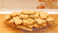 Фото к рецепту: Медово-ореховое печенье с овсяными хлопьями