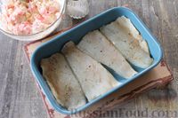 Фото приготовления рецепта: Запеченная рыба по-гречески, под соусом из помидоров - шаг №6
