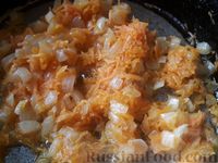 Фото приготовления рецепта: Сырный суп с рисом, кабачками и сладким перцем - шаг №6