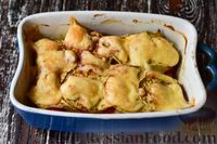 Фото приготовления рецепта: Баклажаны, запеченные с куриным филе, помидорами и сыром - шаг №11