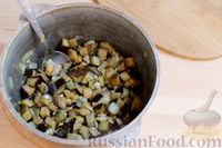 Фото приготовления рецепта: Баклажанный крем-суп с помидорами и чесноком - шаг №4