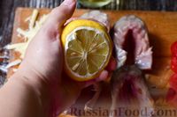 Фото приготовления рецепта: Рыба с помидорами и сыром, запеченная в фольге - шаг №3