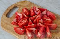 Фото приготовления рецепта: Салат из помидоров с имбирем и базиликом - шаг №2