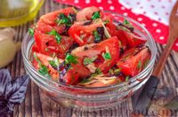 Фото приготовления рецепта: Салат из помидоров с имбирем и базиликом - шаг №9