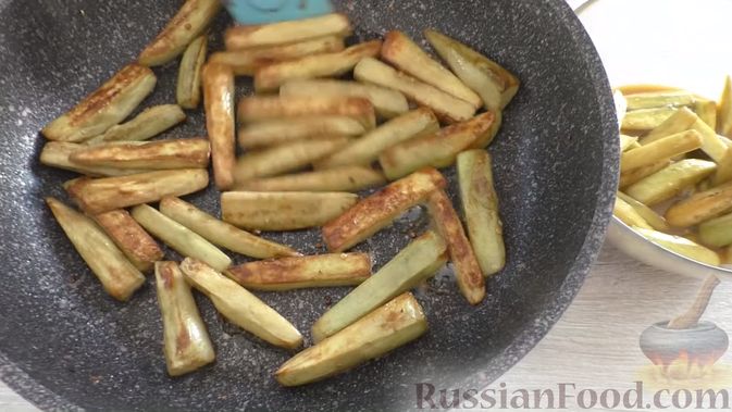 Жареные баклажаны с яйцами, луком и чесноком пошаговый рецепт