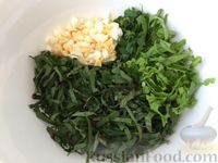 Фото приготовления рецепта: Салат из свекольной ботвы - шаг №8